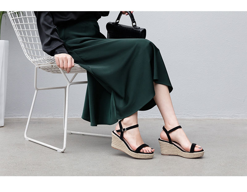Sandal nữ quai ngang hở mũi gót cao 7 cm đế rơm — Màu đen chi tiết 1
