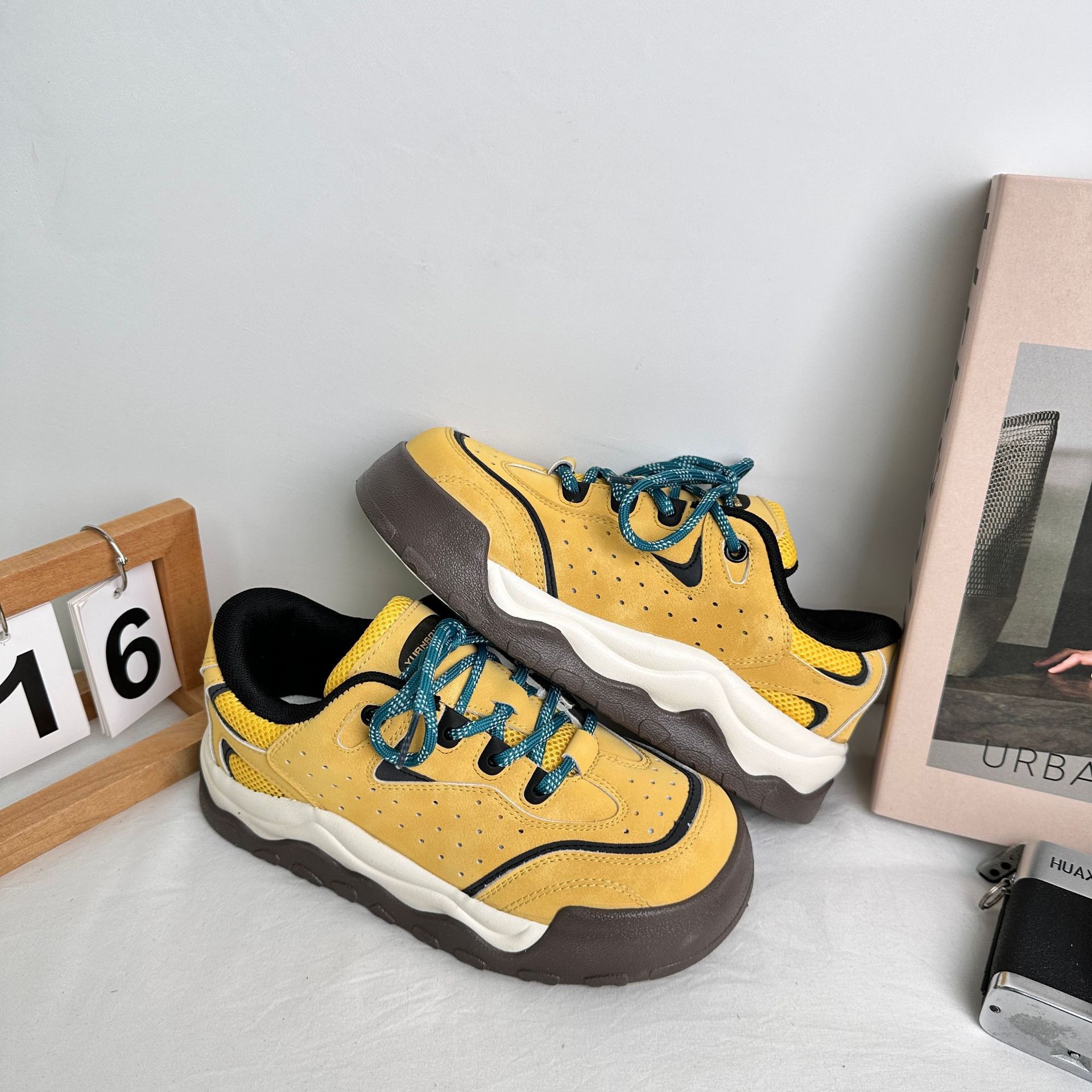 Zapatillas de tabla bajas de suela gruesa de onda lejana para estudiantes de la escuela 2025 tendencia de primavera deportes casuales zapatos de mujer zapatos de lona coreanos en nombre del cabello