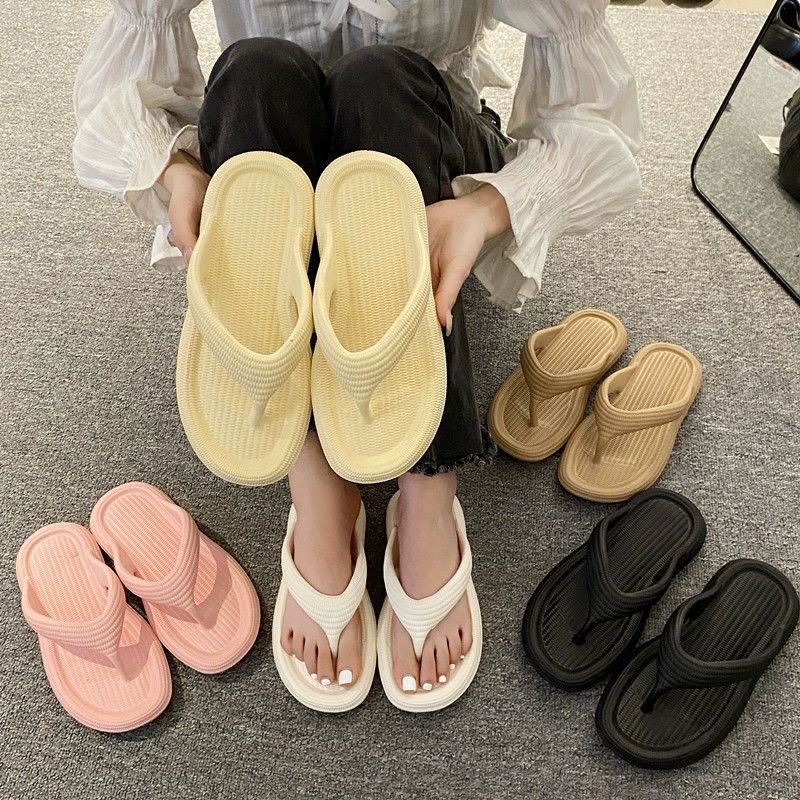 Главная Шлепанцы Летняя Мода Новая одежда для дома и улицы Нескользящие простые пляжные шлепанцы на плоской подошве для женщин
