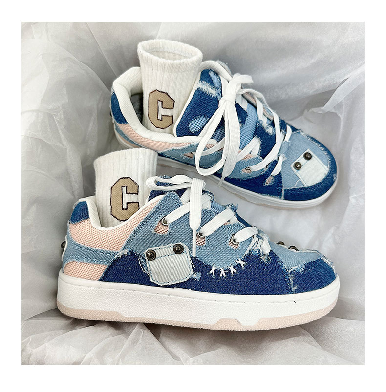 Xu Lings „Cold Sticky Bread“-Schuhe, kontrastierendes Canvas-Panel in Cowboy-Blau-Pink, Dopamine BAKE-Skateboards für Männer und Frauen_voghion.com