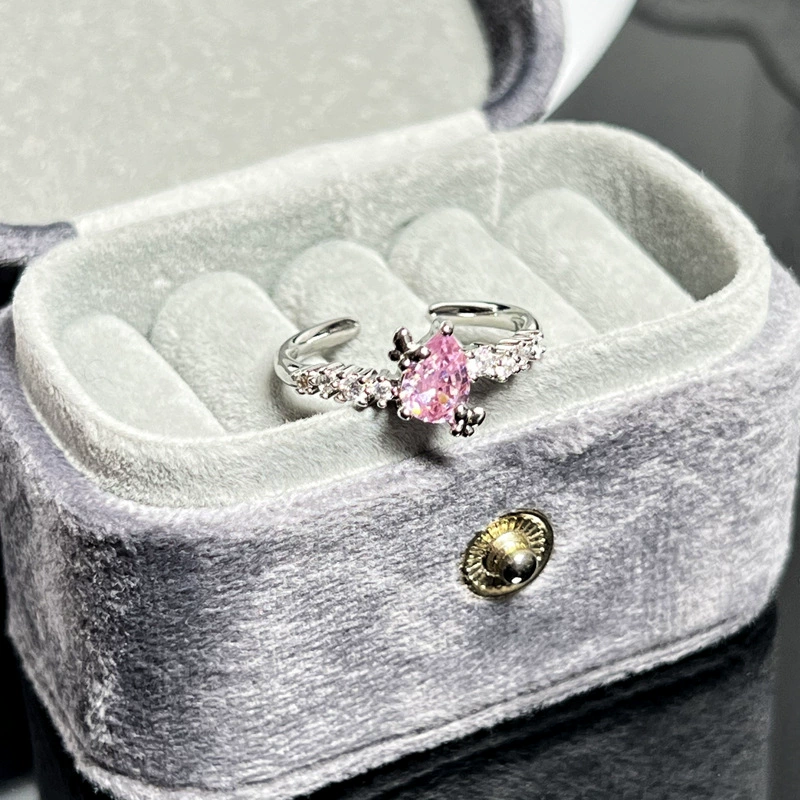 Cute small sophisticated one size design ring, flowered, simple and elegant design