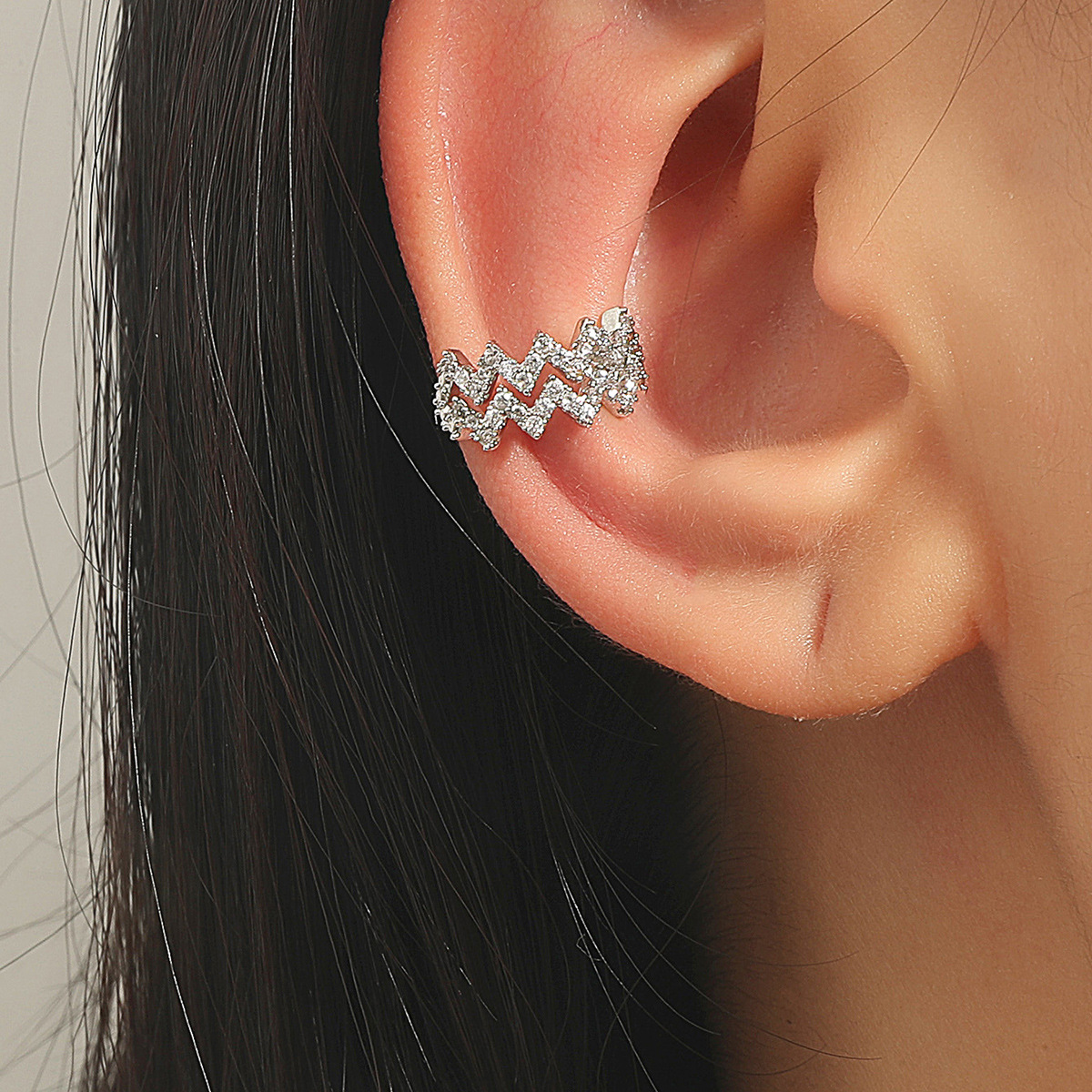 Vente En Gros Bijoux Clip D&#39;oreille En Cuivre Ligne De Vague De Diamant Nihaojewelry display picture 3