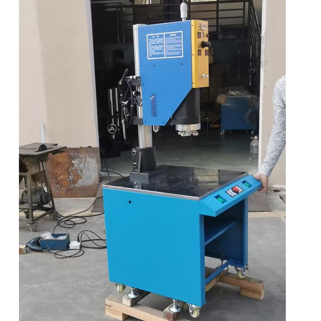 呼吸阀超声波冲孔焊接粘合自动化设备