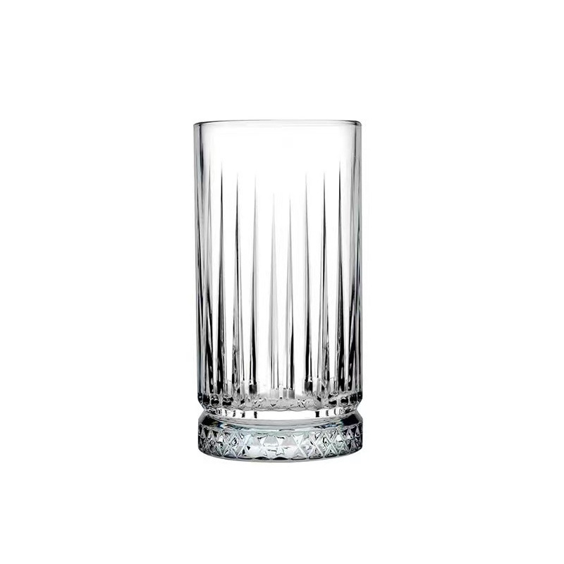 Pasha con copas de cóctel de vidrio creativas, copas de bar de bebidas especiales, copas de vino de alto valor, copas Martini