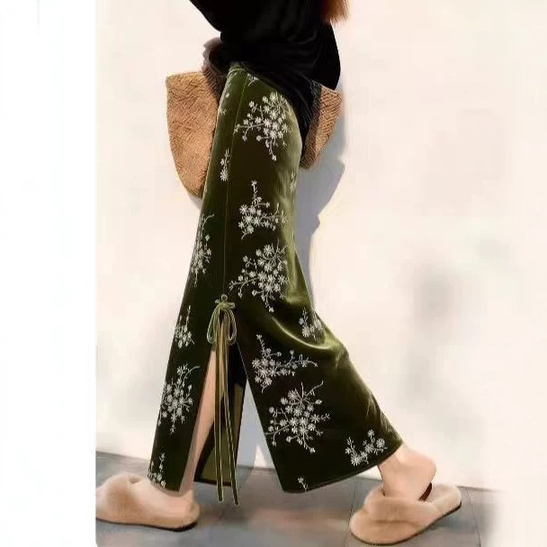 Vintage Embossed Gold Velvet Skirt for Women, 2025 Fall/Winter New High-Waisted Mid-Length Slit Pencil Skirt