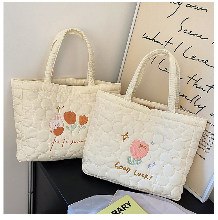 2023 Borsa da donna nuova Borsa a mano con coniglio tulipano ricamato Borsa da ascella per pendolari per ragazza carina cartone animato di grande capacità_voghion.com