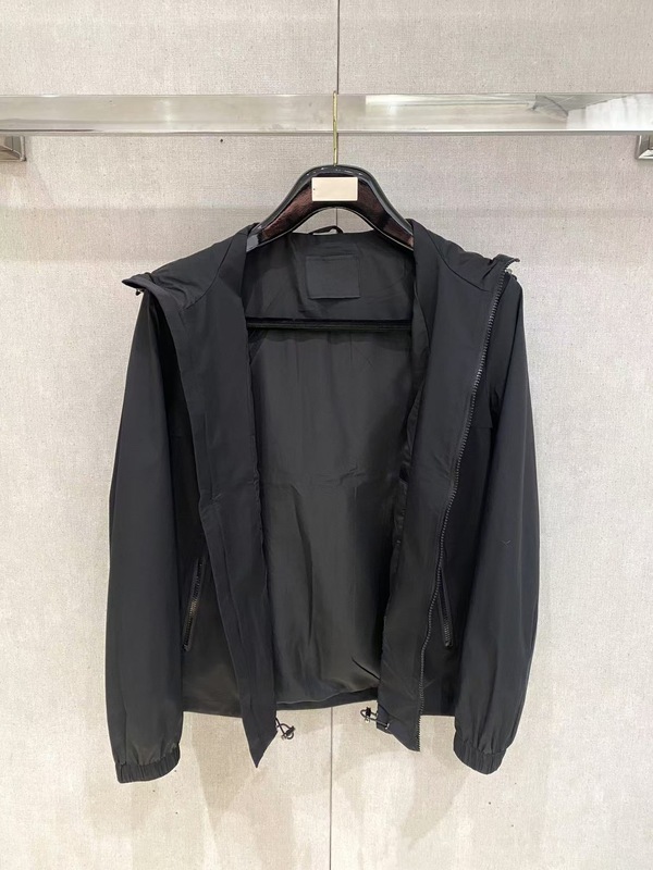 正しいバージョンの高品質Pファミリーの新しい胸ロゴライトジャケット、ファッショナブルで多用途、男性と女性向け|undefined