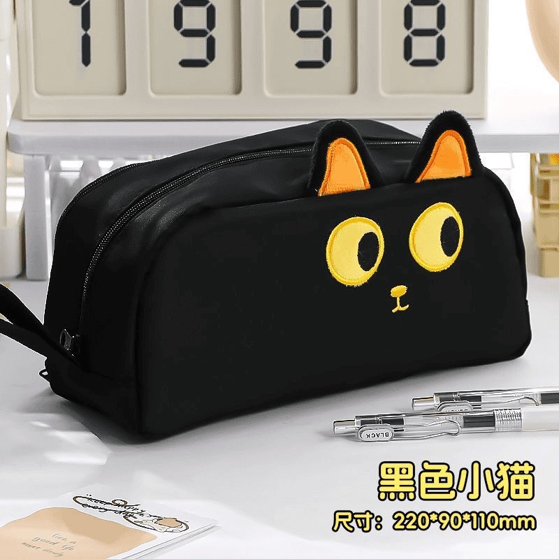 Bolsa de pluma de gato negro bordada a mano