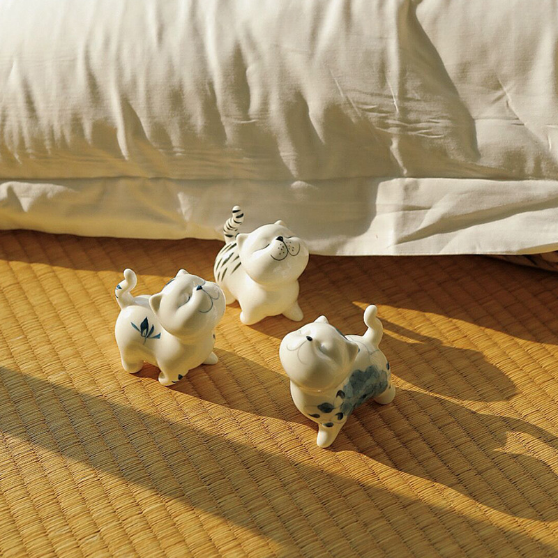 White Porcelain Pure Hand-Painted Tsundere Cat Tea Pet Home Tea Table Decoration Ornaments Cute Tea Play Accessories Ceramic Cover