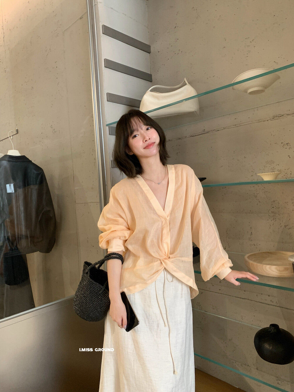 Áo sơ mi nữ dài tay cổ V chất liệu ramie thoáng mát, thiết kế nút thắt phía trước, form rộng — Xanh nước biển, màu hồng, màu cam chi tiết 2