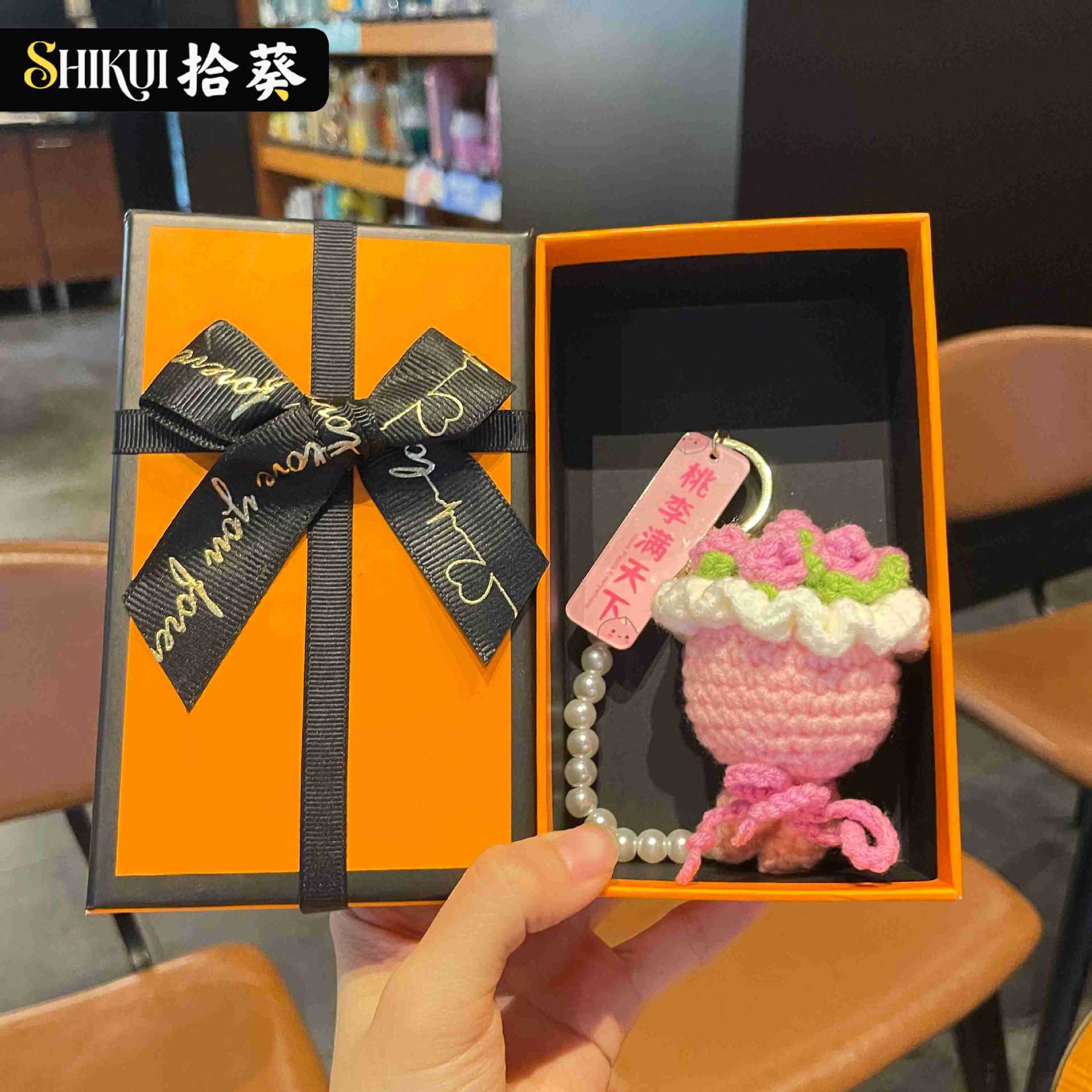 Fuchsia chain pearl, orange gift box