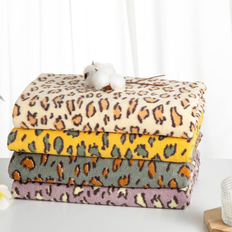 Factory wholesale hanging coral fleece towel adult leopard print bath towel household towel square towel soft absorbent hanging towel
