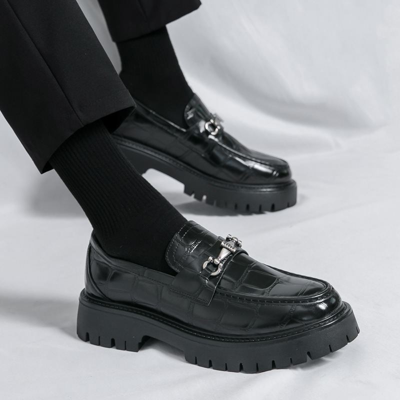 2025 nuevos zapatos de cuero bajos de negocios de gran tamaño transfronterizos de estilo británico de moda zapatos de suela gruesa de todo fósforo para aumentar los zapatos de hombre