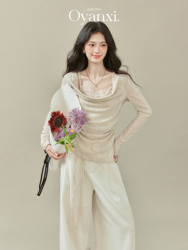 欧阳喜《松茶可可》2025秋季新款荡领针织T恤女别致蕾丝花边上衣|undefined