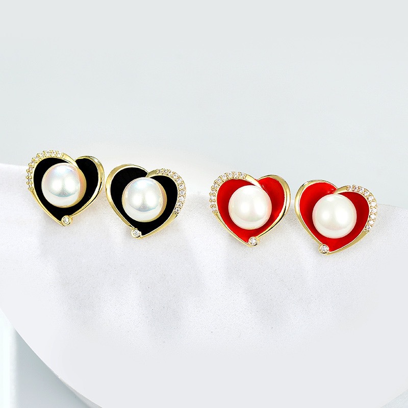 Black red retro fashionable universal earrings heart shaped from…