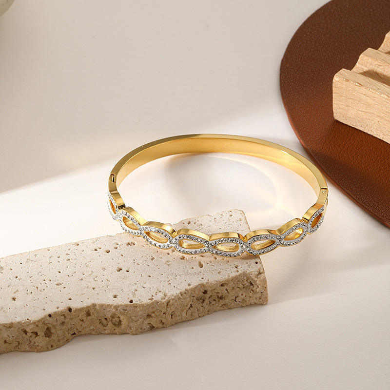 Diamond Encrusted Bracelet Stainless Steel Luxury Bangle For Women_voghion.com