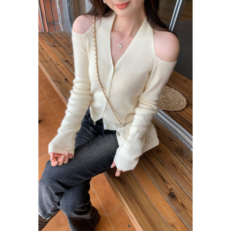 European Style Lazy Halterneck Long-Sleeved Knitwear for Women in Autum 2025 New Style, Super Good-Looking, Light and Mature French Off-Shoulder Top