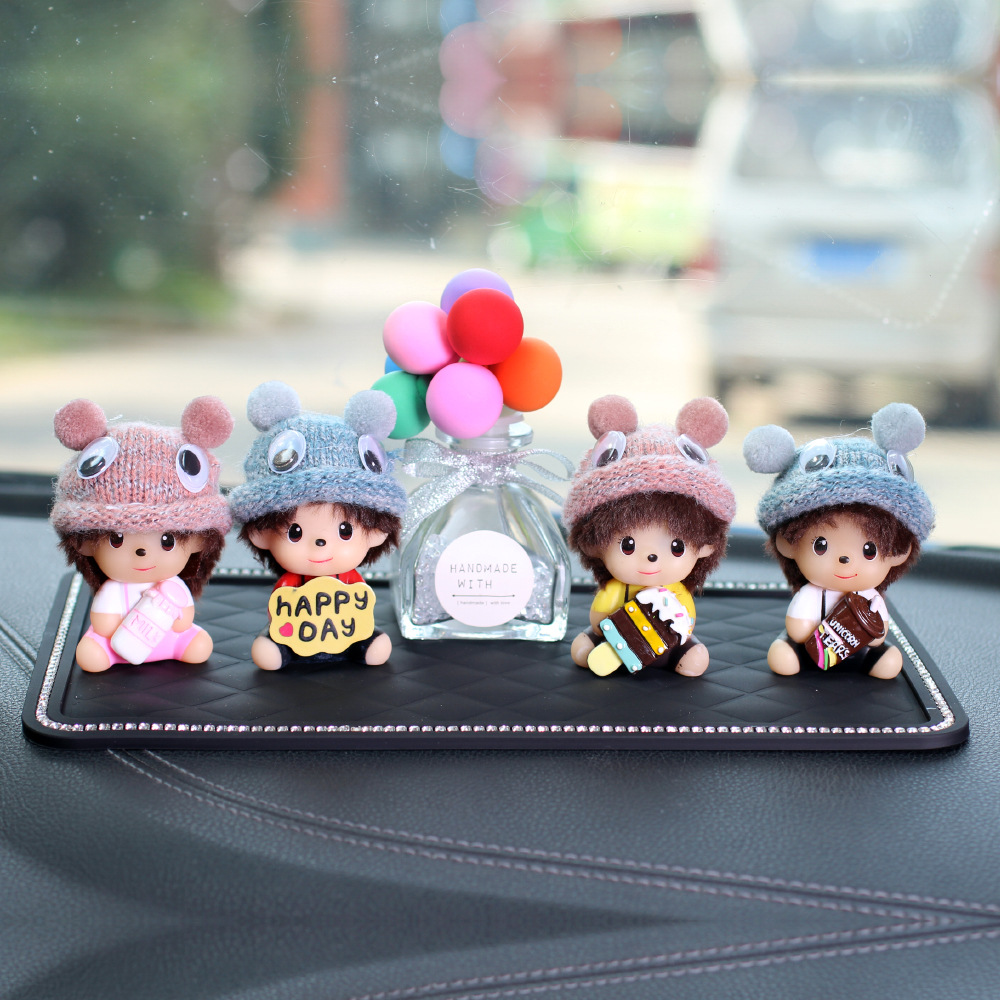 2025 adornos interiores de automóviles de dibujos animados adorables consola central de automóviles en línea Monchichi adornos creativos para automóviles
