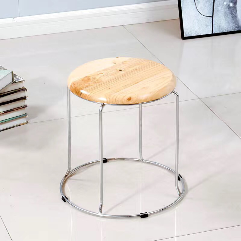 낮은 의자 높이 32cm 원목 표면