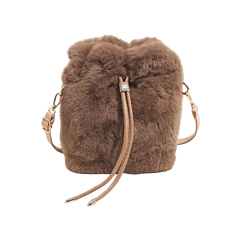 Otoño e invierno bolso peludo 2025 nuevo bolso de peluche lindo de alto valor facial bolso de hombro de mujer casual mochila