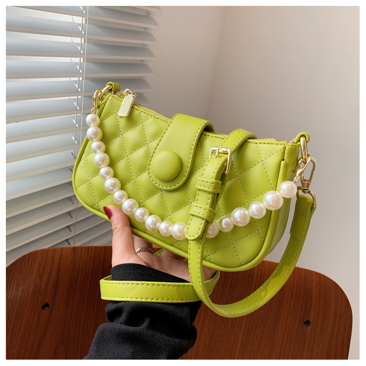 Fashion Pearl Chain Shoulder Underarm Bag display picture 3