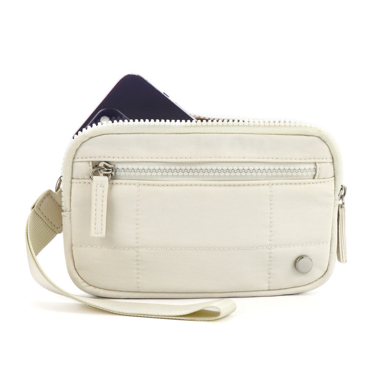 오프화이트 퀼팅 모델