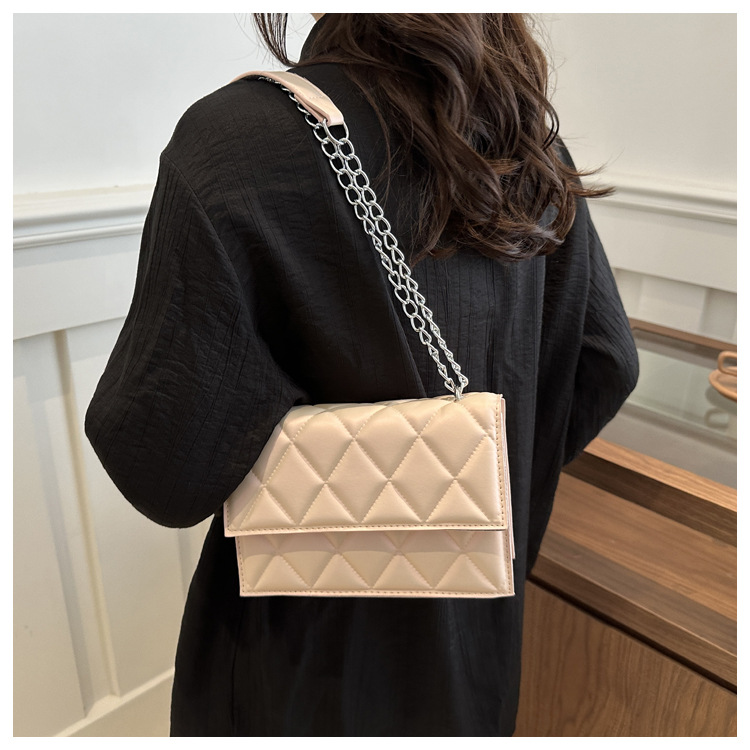 The 2024 autumn new French niche design chain small square bag, a fashionable macaron color single-shoulder crossbody bag undefined