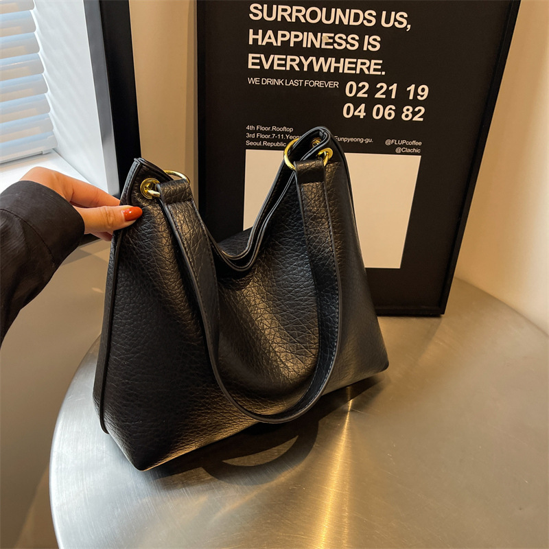 2024 New Spring and Summer Popular Large Capacity Shoulder Bag Crossbody Bag Casual All-match Retro Style 2024 New Spring and Summer Popular Large Capacity Shoulder Bag Crossbody Bag Casual All-match Retro Style