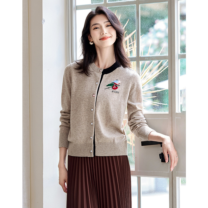 Long-sleeve with a round collar