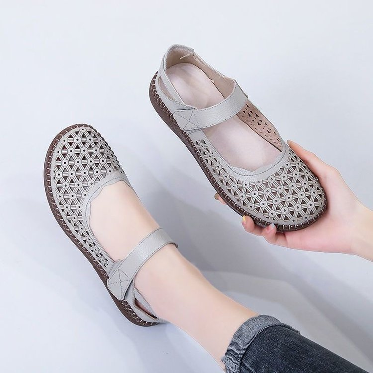 Sandalias de madre de fondo plano de verano, zapatos casuales de mediana edad y ancianos con agujeros de fondo suave transpirables, zapatos de playa de vejez antideslizantes huecos, mujeres