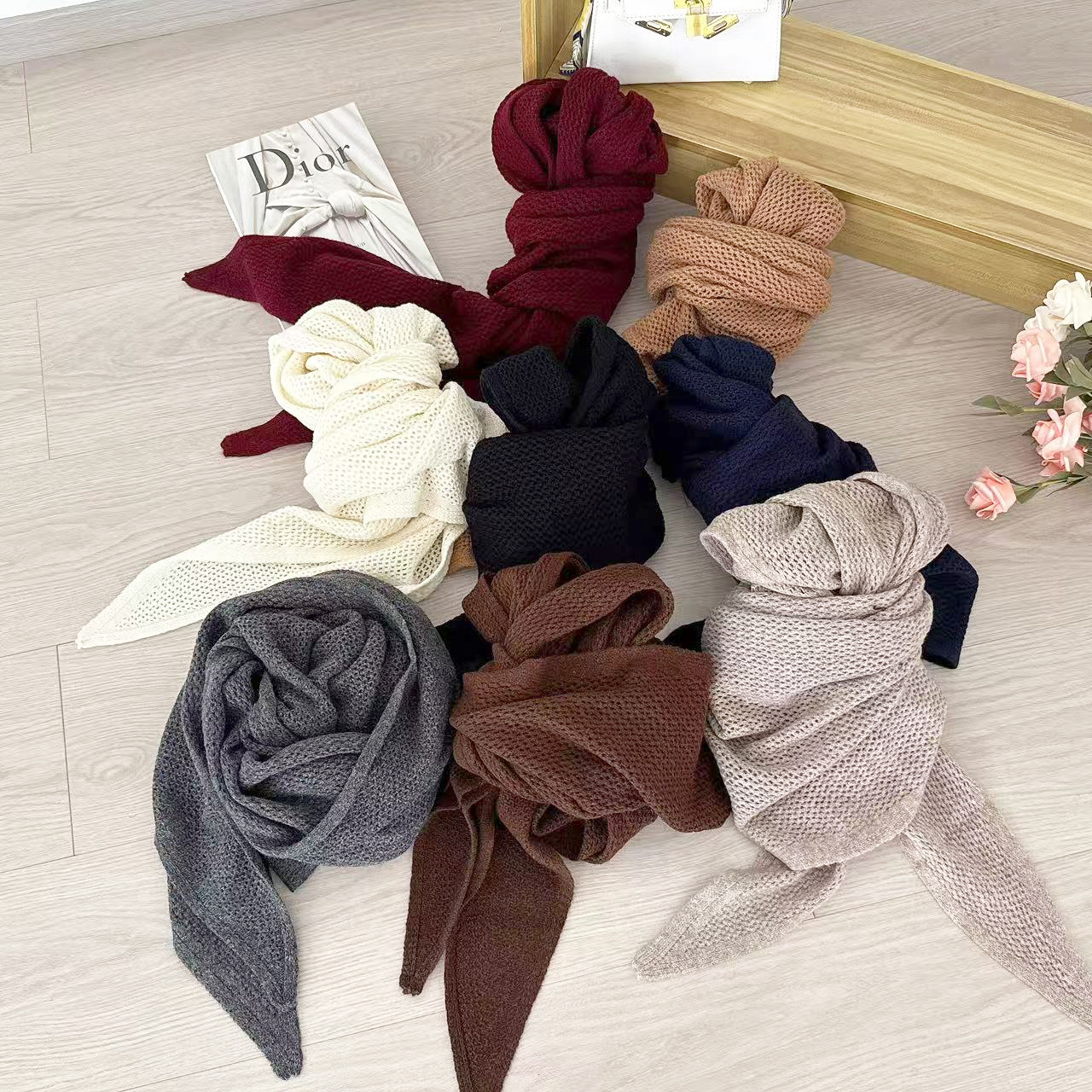 纯羊毛wool100%披肩 钩织慵懒氛围百搭围巾女极简针织镂空三角巾