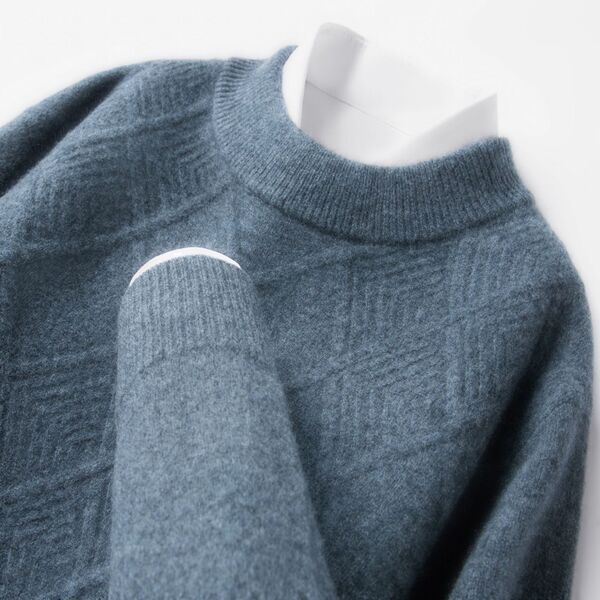 Demi-season woolen knitted sweater for leisure