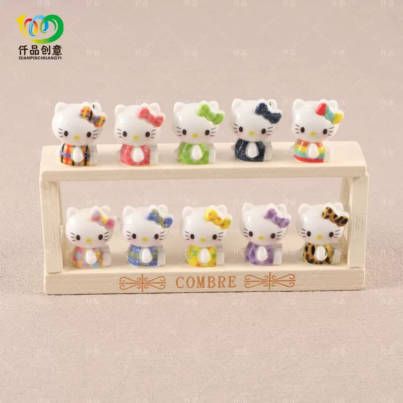 跨境新款凯蒂猫KT斜坐立体树脂网红萌粒桌面摆件挂件钥匙扣装饰配