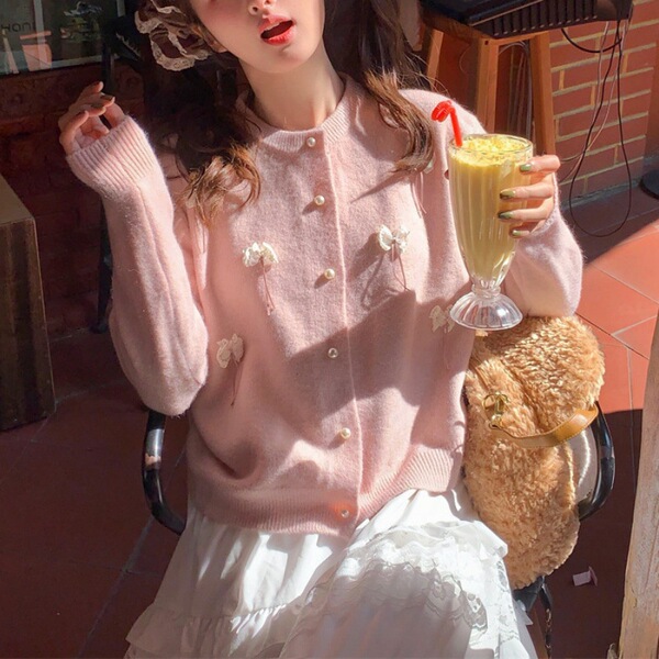 Cute cardigan with bow