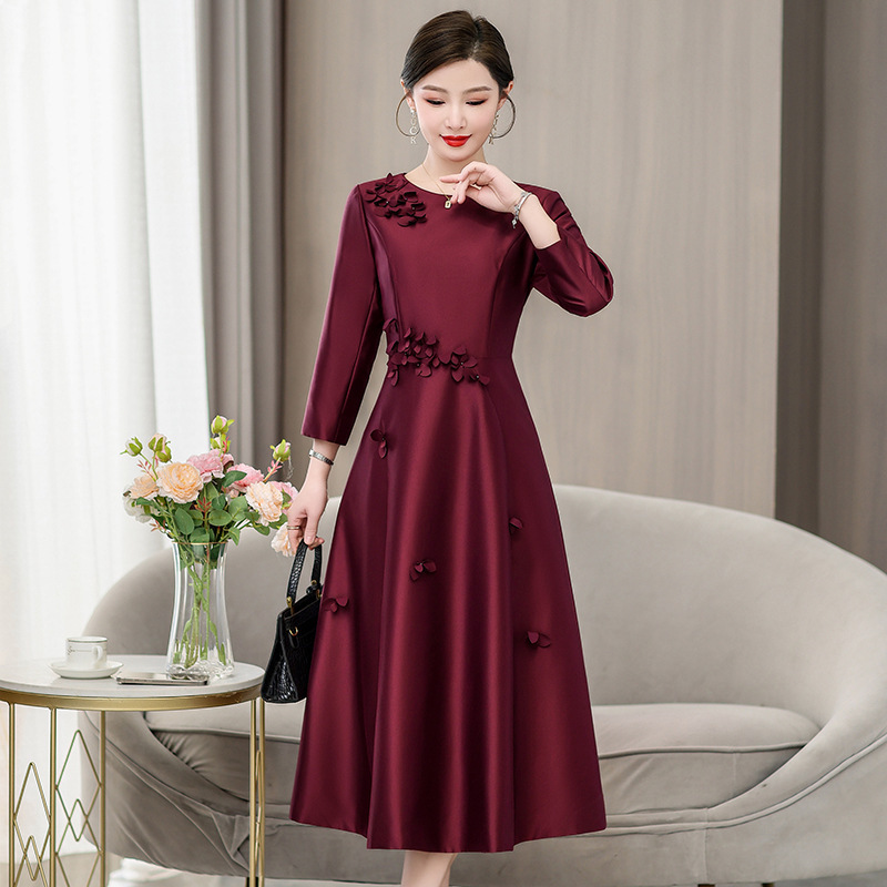 Xi mother-in-law wedding dress red dress dress 2024 autumn and winter new mother dress elegant embroidered dress