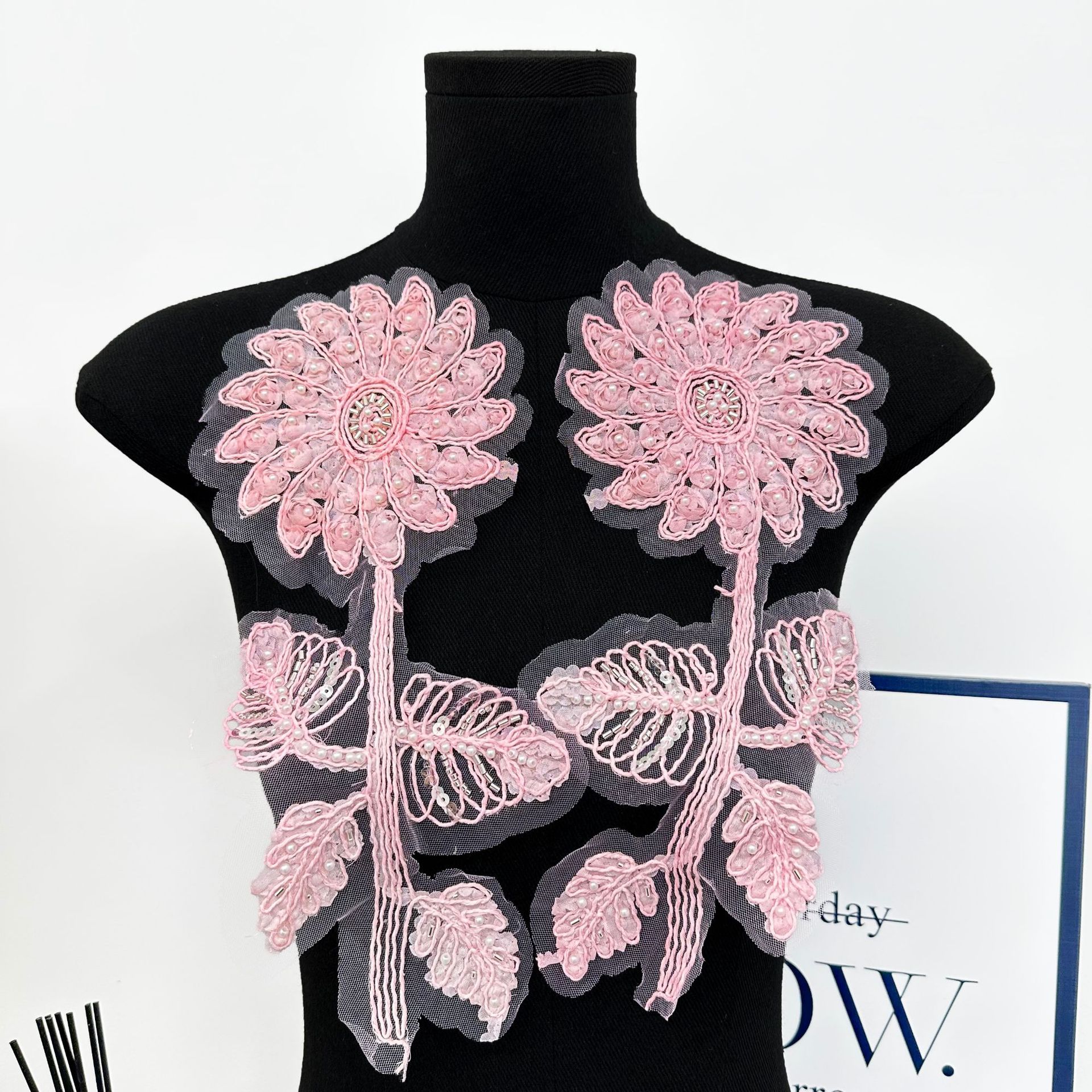 Vestido de boda cheongsam accesorios de decoración hechos a mano perlas flor parches de ropa de alta gama accesorios DIY 2026 nuevos al por mayor