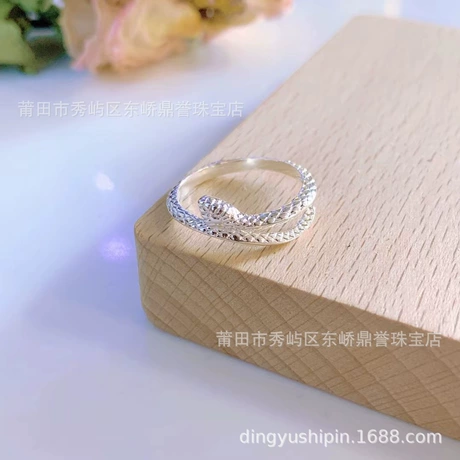 足银小灵蛇戒指男女小众设计纯银尾戒开口戒时尚个性蛇形指环配饰