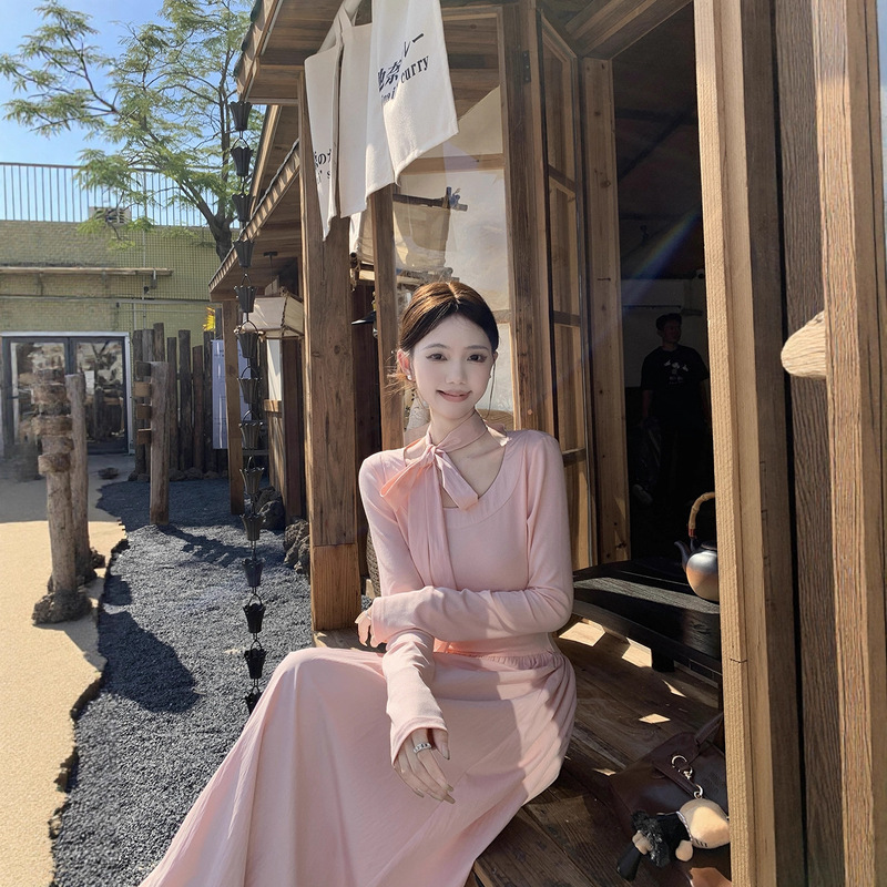 温柔风蝴蝶结挂脖露背连衣裙女2025秋季新款收腰显瘦减龄A字长裙|undefined