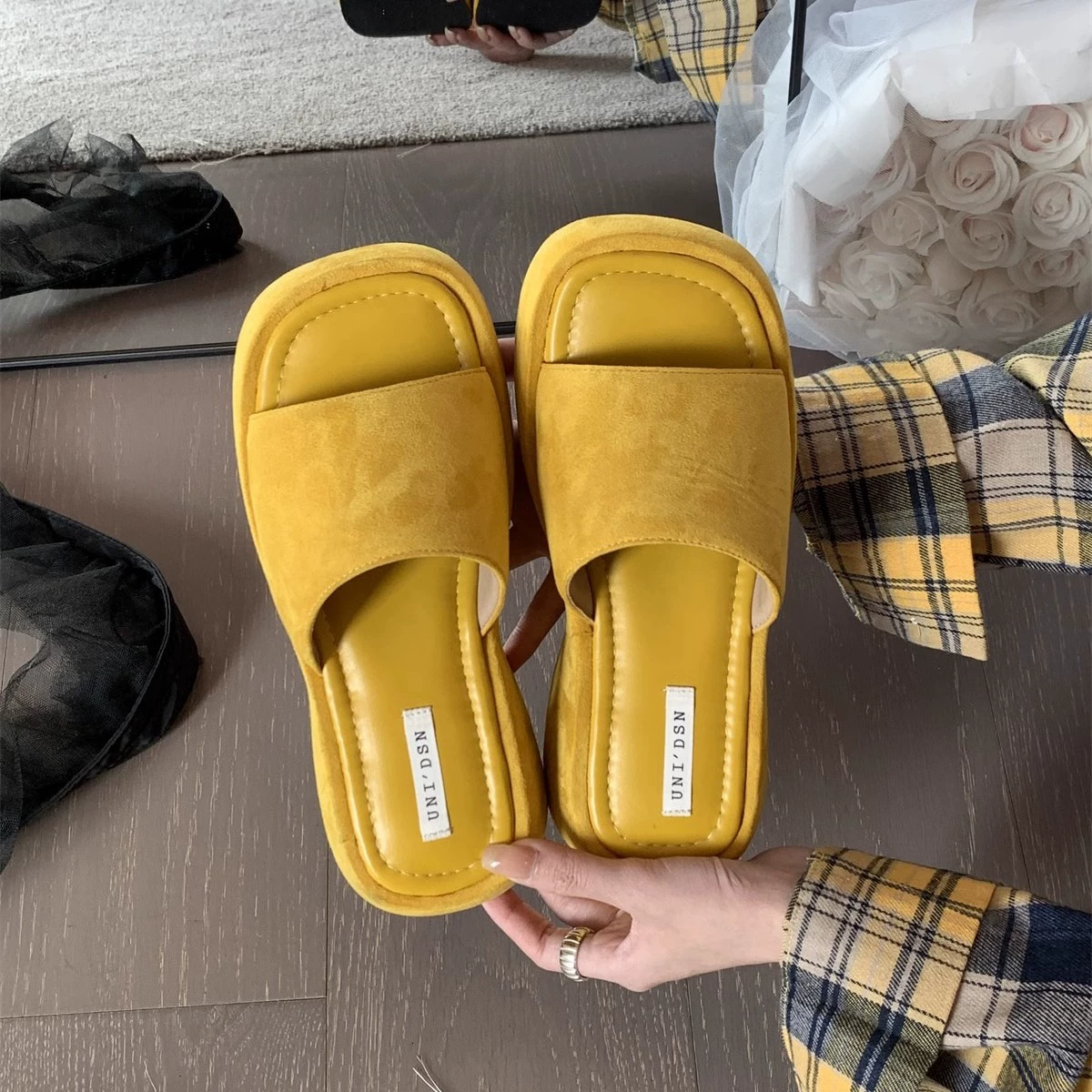 Толстая подошва буксирная женщина летом носить чувство дизайна