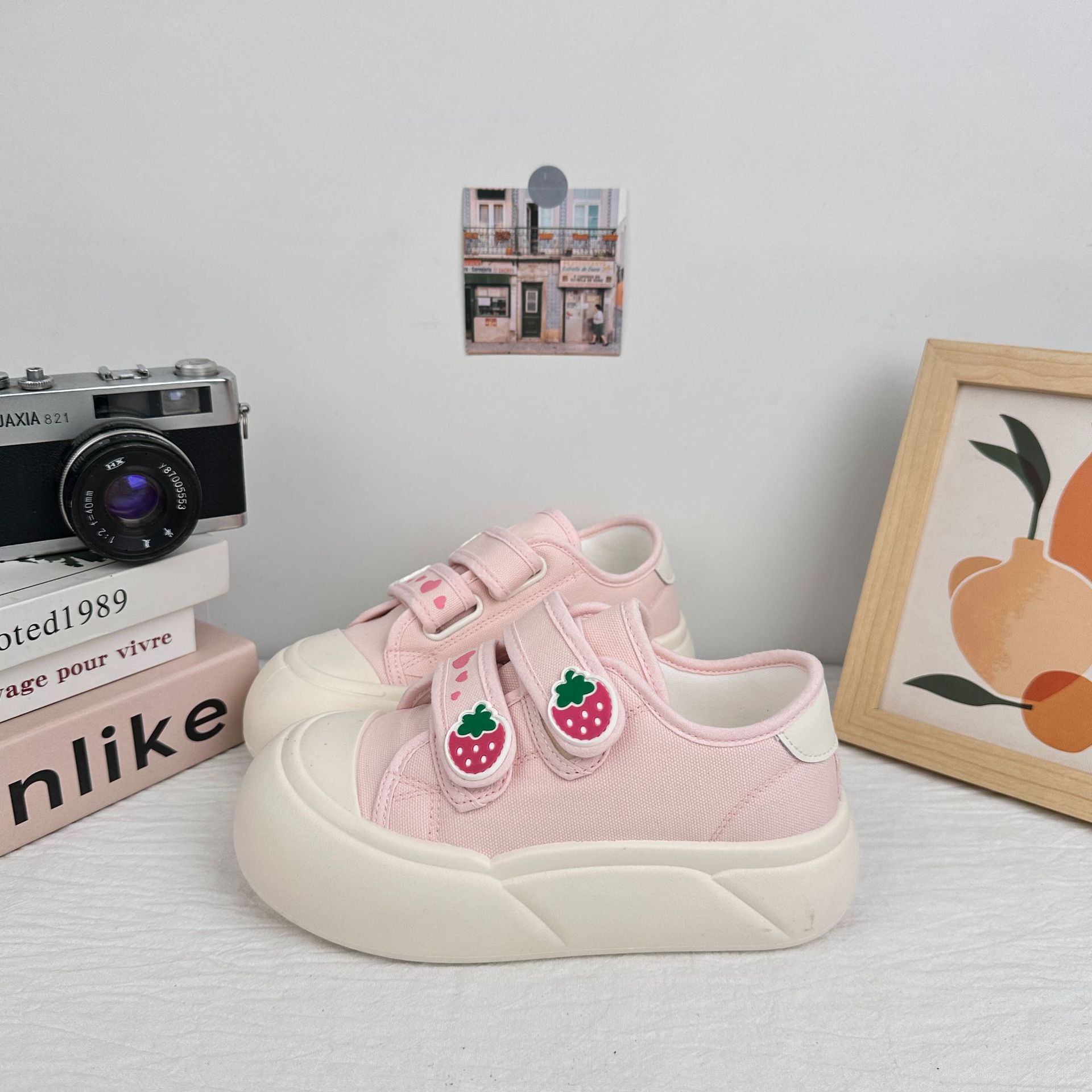 Zapatos de punta grande con velcro de onda lejana 2025 nuevos zapatos de lona de verano zapatos de moda de nicho de diseño de suela gruesa para mujer