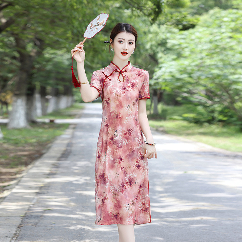 2026 New Model New Chinese-Style Improved Cheongsam Dress for Moms, Summer Mid-Length Short-Sleeve Printed Dress, Elegant and Slimming 2026 New Model New Chinese-Style Improved Cheongsam Dress for Moms, Summer Mid-Length Short-Sleeve Printed Dress, Elegant and Slimming