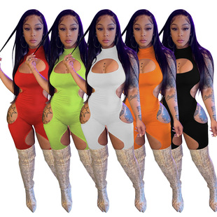 G6082 �W��Ů�b2021���R�d�ļ���ɫ�U���Ըж����B�wѝŮ