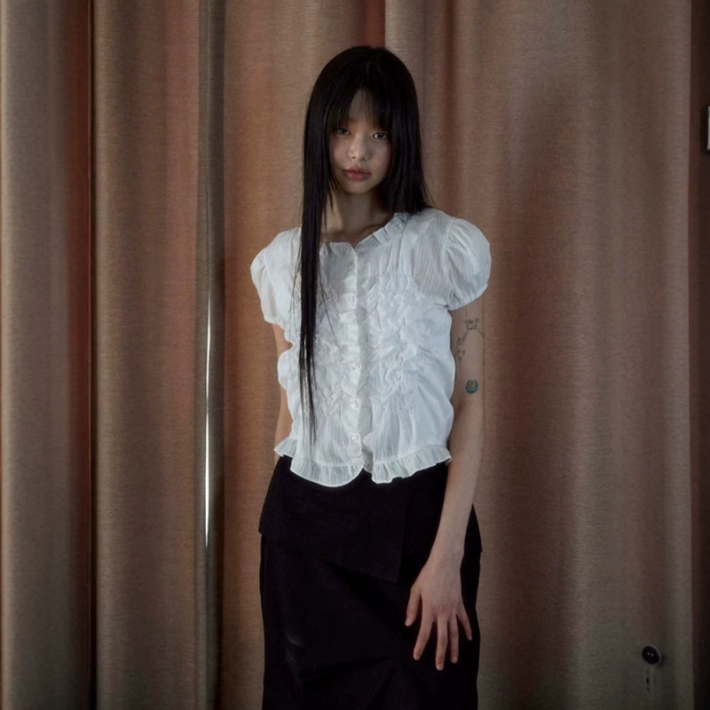Now Available: Korean Designer Flare*P French Lace Slim-Fit Korean-Style Women's Simple Puff Sleeve Short Shirt