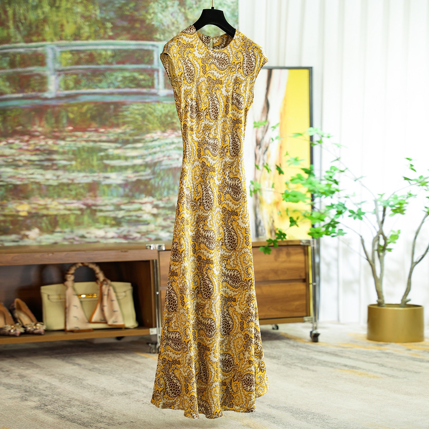 Bright yellow print