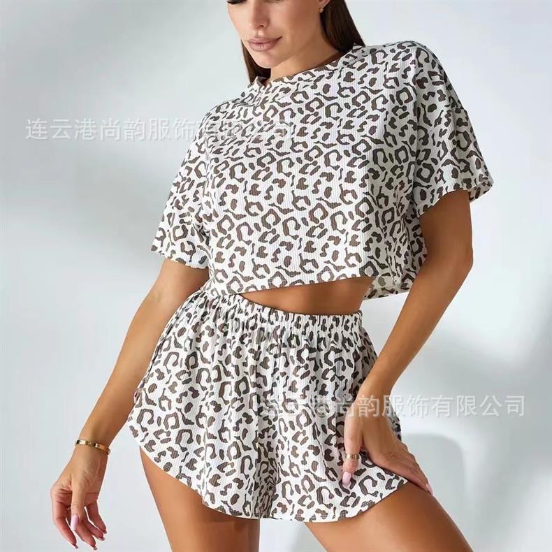 Transfronterizos explosivo ropa doméstica de mujer pijama mujer estampado leopardo ruso pantalones cortos de manga corta pijamas de mujer verano