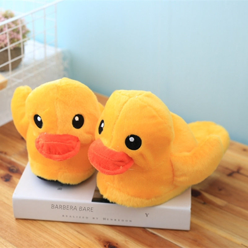 Autunno e inverno Hong Kong coppia grandi pantofole gialle anatra carina peluche piccola bambola gialla anatra borsa per la casa con scarpe di cotone all'ingrosso generazione_voghion.com