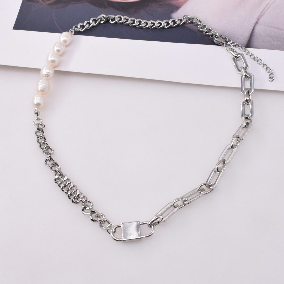 Fashion Multilayer Pearl Stitching Thick Necklace display picture 2