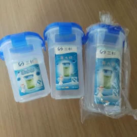 鞋套、鞋刷;指甲剪/钳/刀;衣钩/挂钩