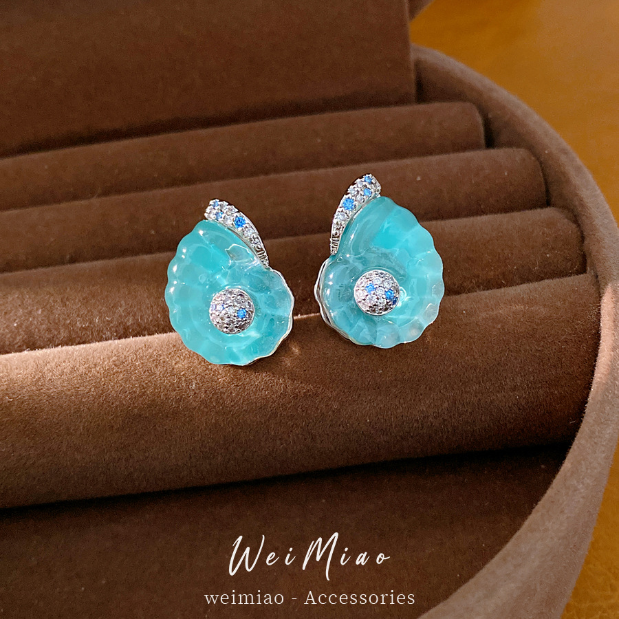 Agujas de plata de resina de piedra de silicio de caracol auriculares accesorios de vacaciones de mar pendientes de lujo ligero conjunto de joyería de alta calidad al por mayor