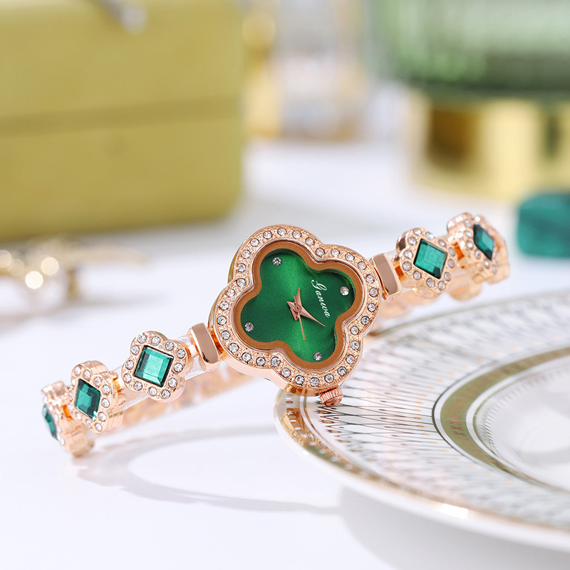In-Stock Wholesale Four-Leaf Clover Women's Watch with a High-End Feel, Fashionable Diamond-Encrusted Bracelet Watch, Tiktok Live-Stream Niche Women's Watch